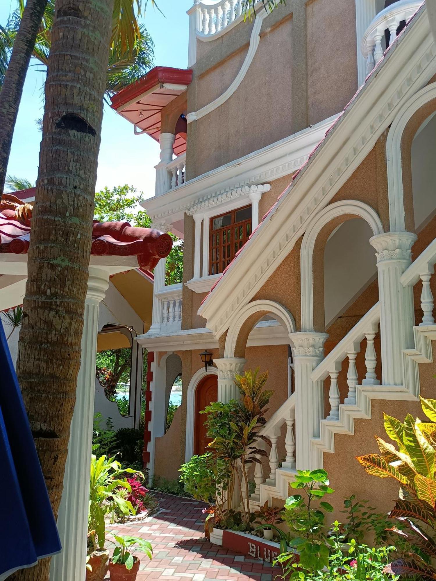 Blue Crystal Beach Resort Puerto Galera Εξωτερικό φωτογραφία