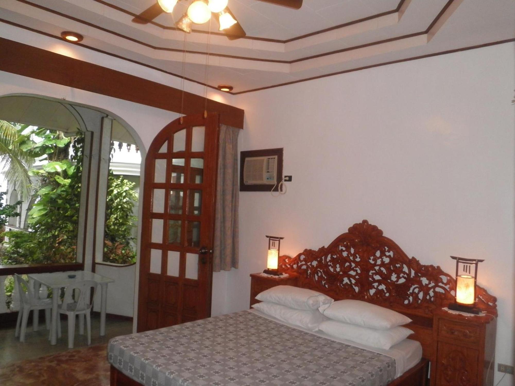 Blue Crystal Beach Resort Puerto Galera Εξωτερικό φωτογραφία