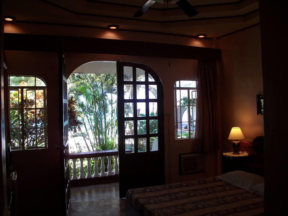 Blue Crystal Beach Resort Puerto Galera Εξωτερικό φωτογραφία